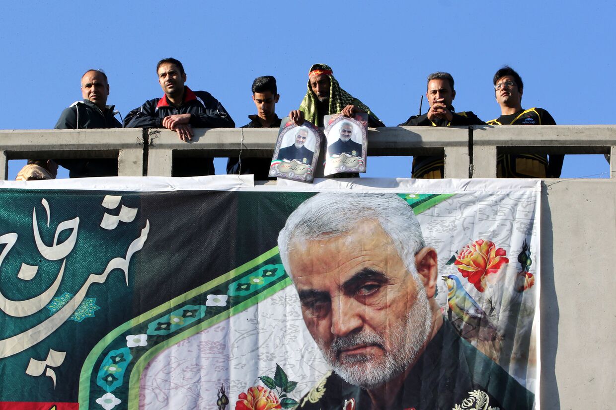 Сторонники убитого иранского генерал-майора Касема Сулеймани в Кермане, Иран