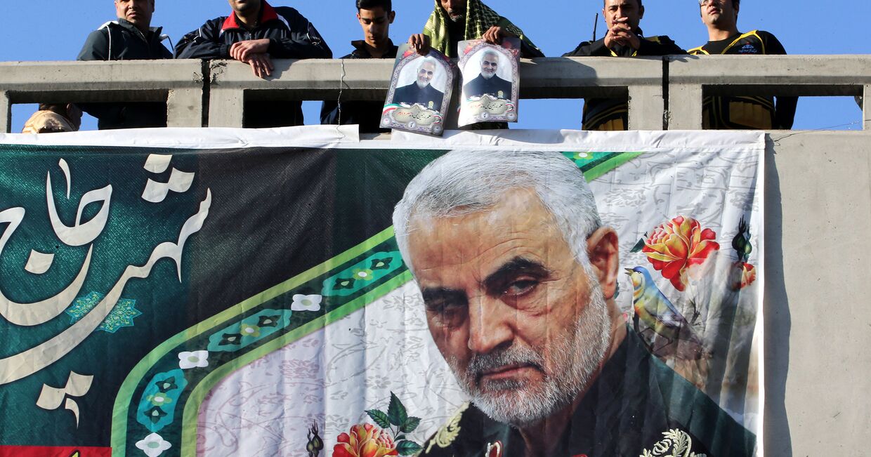 Сторонники убитого иранского генерал-майора Касема Сулеймани в Кермане, Иран