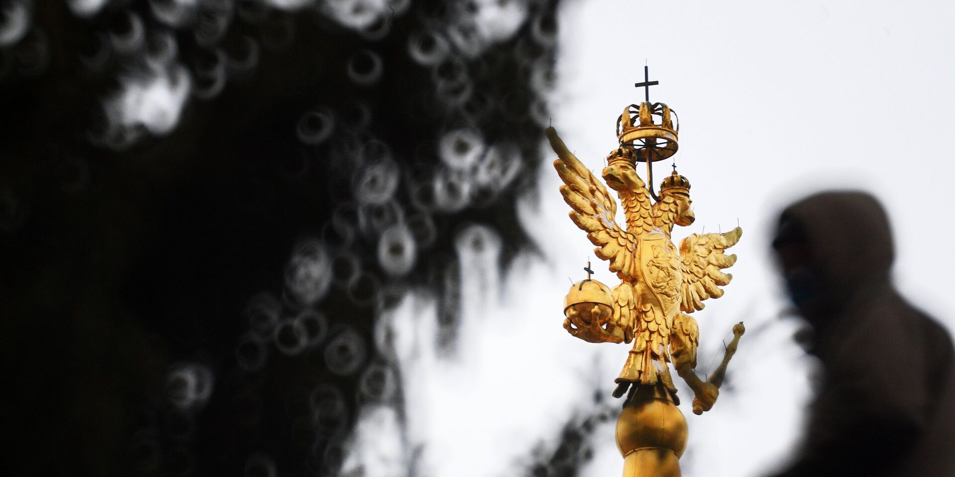 Двуглавый орел на башне Исторического музея в Москве - ИноСМИ, 1920, 16.01.2021