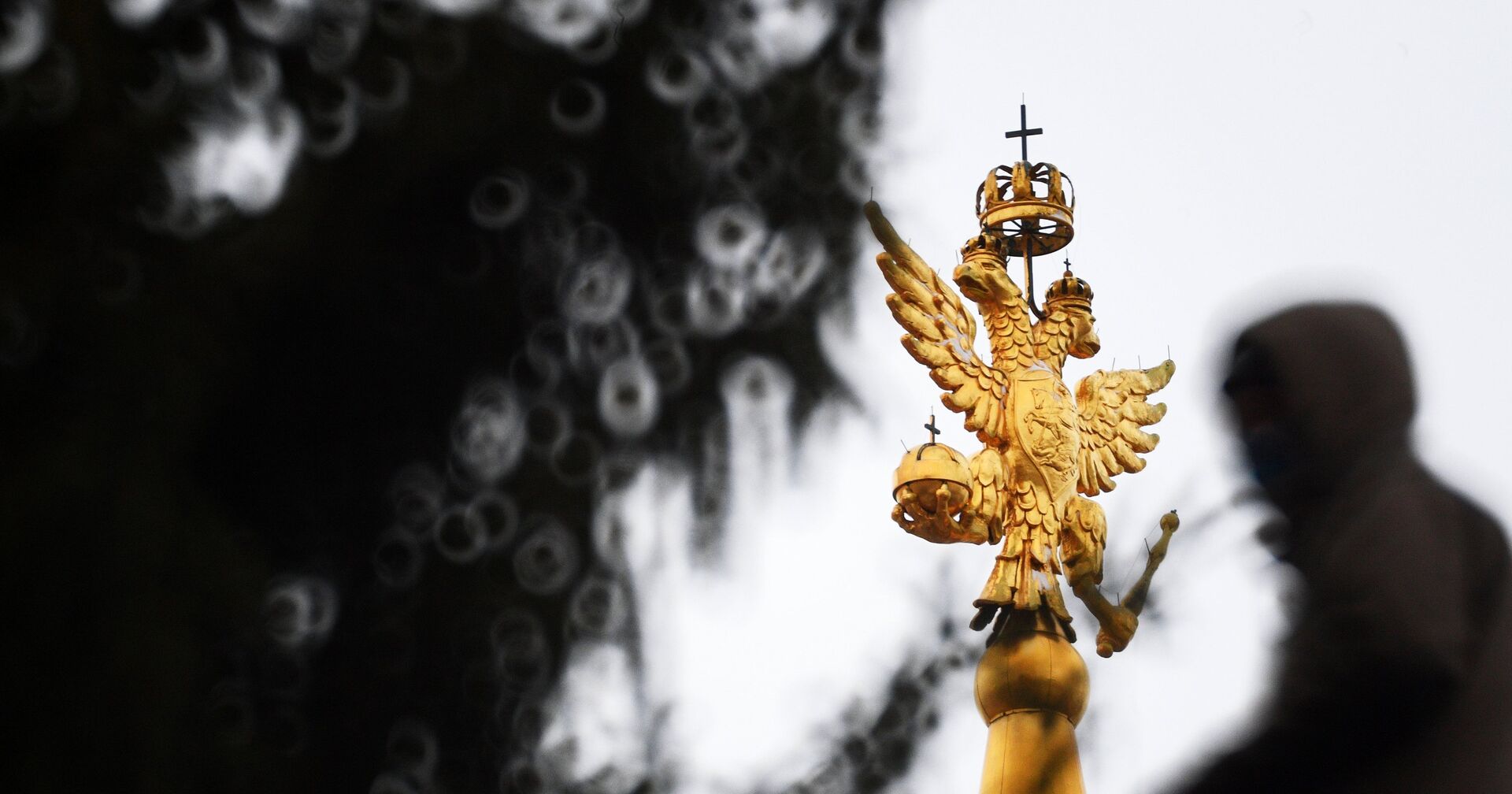 Двуглавый орел на башне Исторического музея в Москве - ИноСМИ, 1920, 11.06.2021