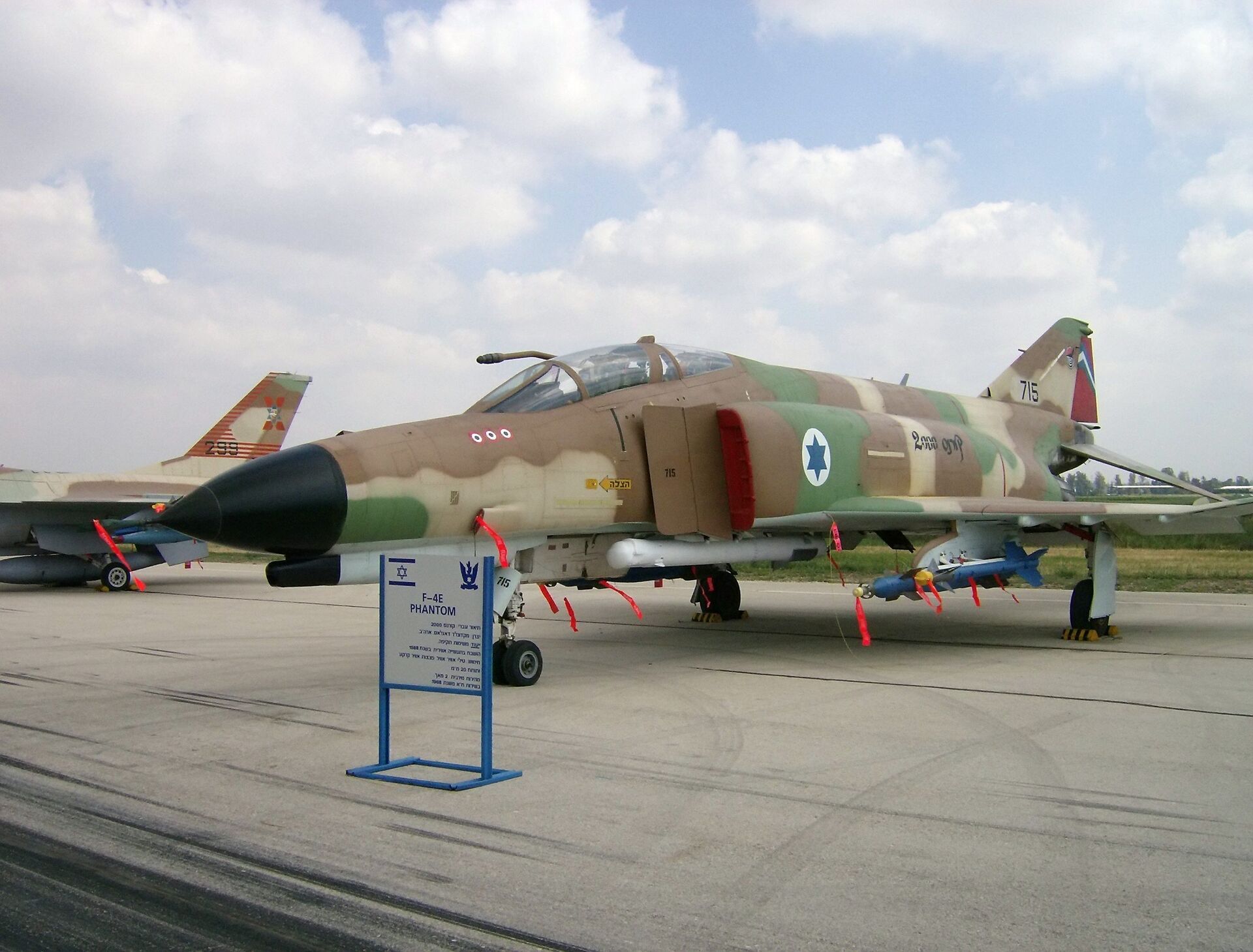 Израильский истребитель McDonnell Douglas F-4E Phantom II в Тель-Нофе, Израиль - ИноСМИ, 1920, 11.06.2025