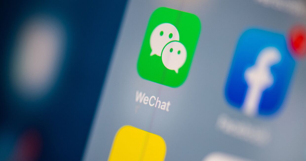 Приложение WeChat на экране смартфона