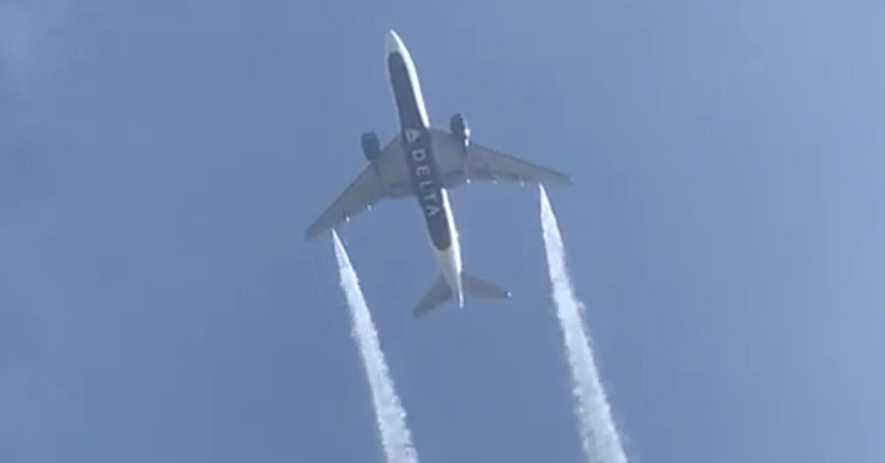 Самолет Boeing 777 сбросил лишнее топливо недалеко от Лос-Анджелеса