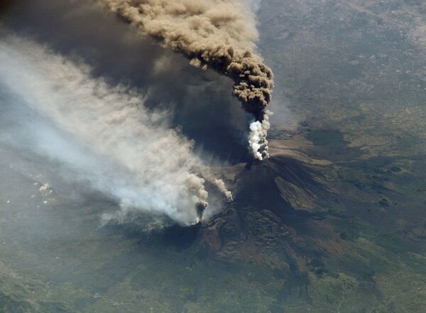 Извержение итальянского вулкана Этна в 2002 году