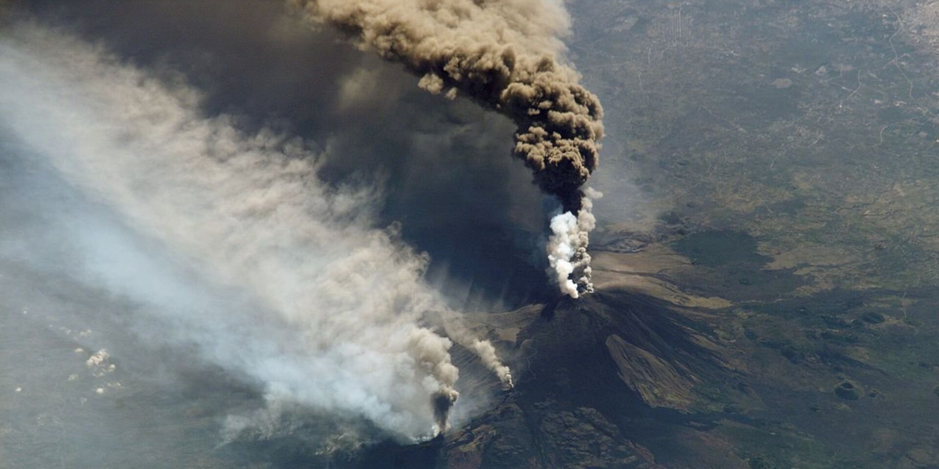 Извержение итальянского вулкана Этна в 2002 году - ИноСМИ, 1920, 24.03.2023