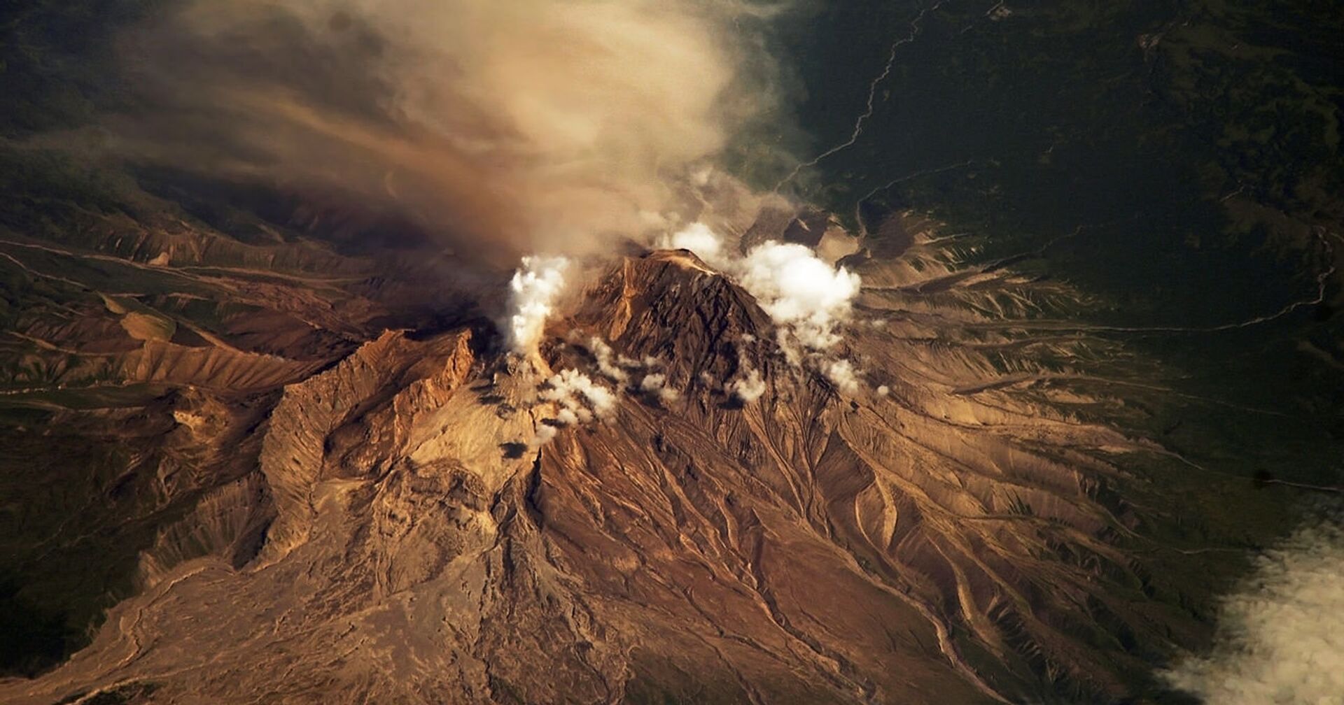 Фотография вулкана Шивелуч на Камчатке с Международной космической станции - ИноСМИ, 1920, 26.09.2020