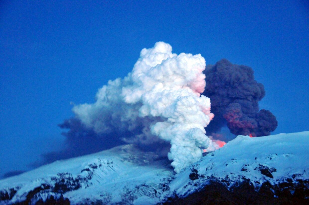 Извержение вулкана Эйяфьядлайёкюдль в Исландии в 2010 году