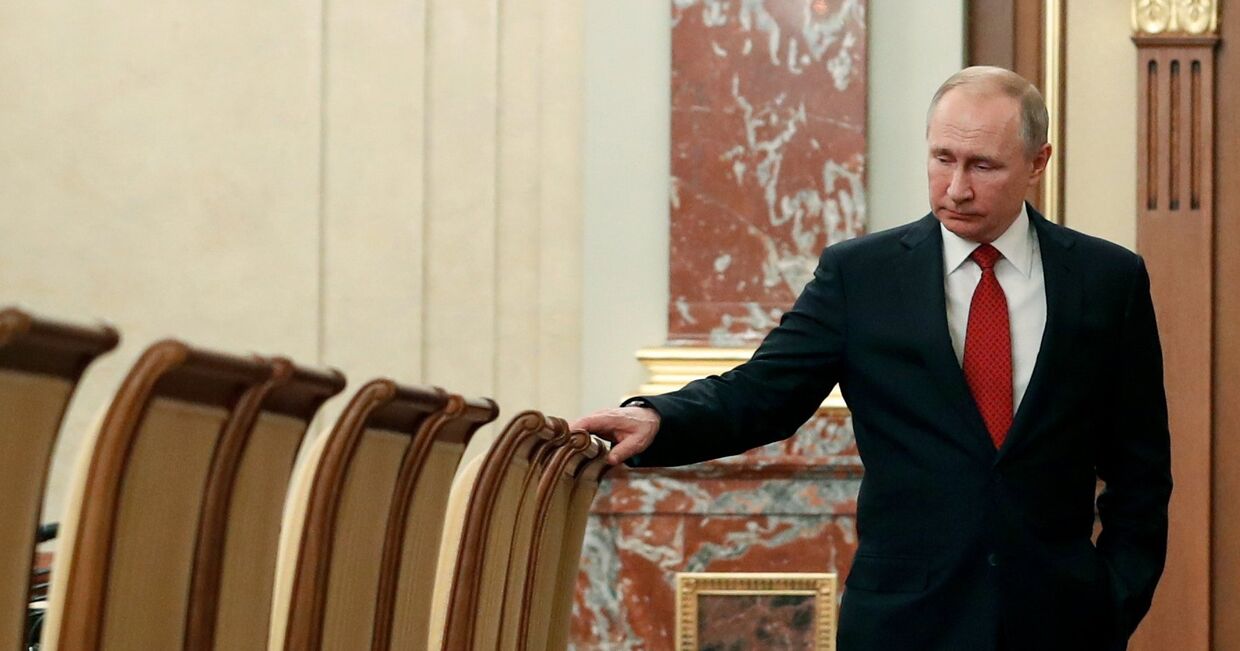 Президент РФ Владимир Путин перед встречей с членами правительства РФ