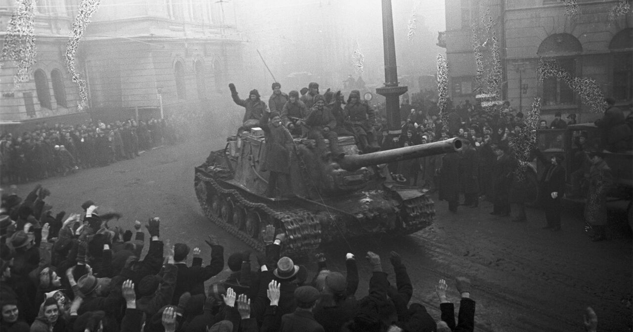 Когда освободили польшу. Освобождение Варшавы 1944. Освобождение Варшавы 1945. Освобождение Варшавы Польша. Освобождение Польши 1945.