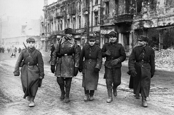Освобождение Польши от немецко-фашистских захватчиков Освобождение Польши от немецко-фашистских захватчиков