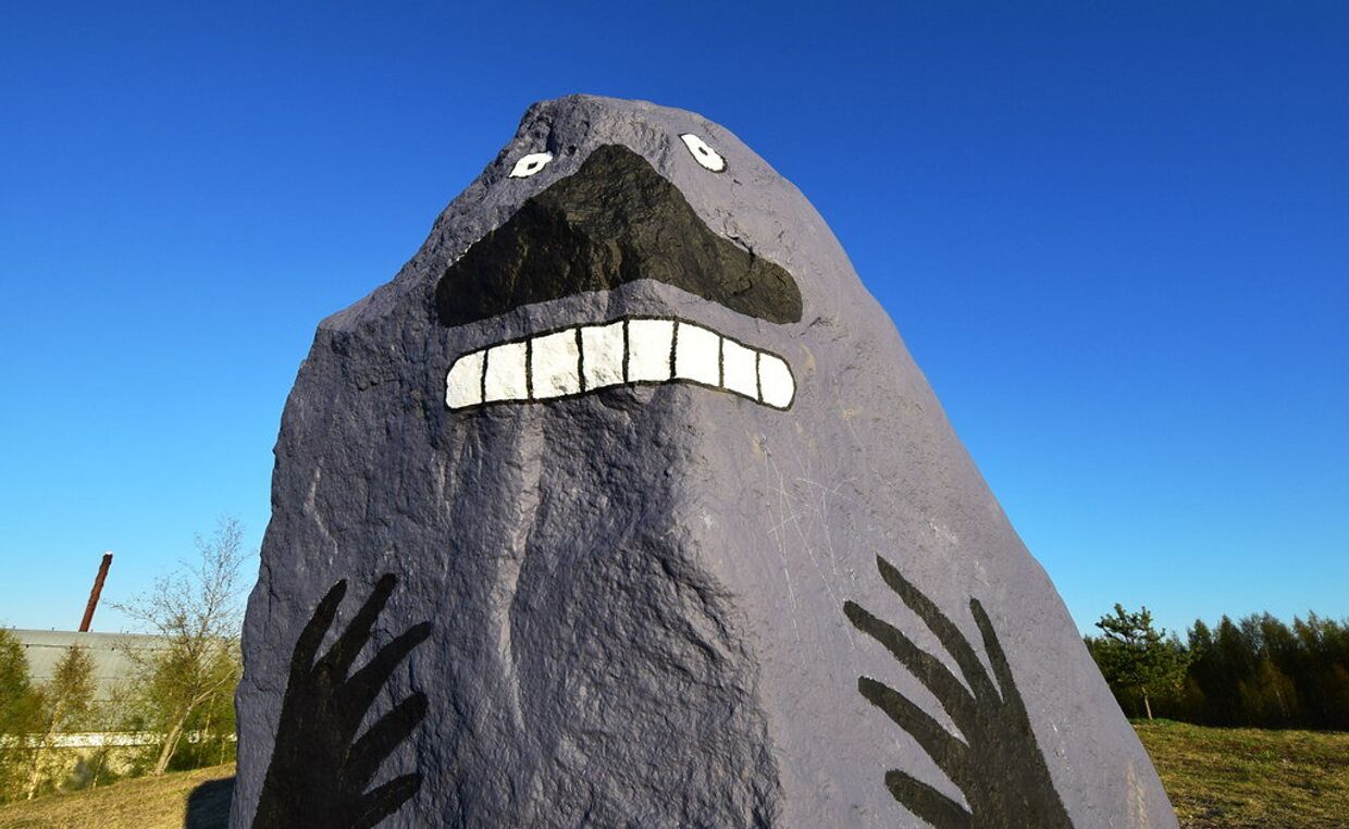 Персонаж Морра из серии книг Туве Янссон, нарисованный на камне