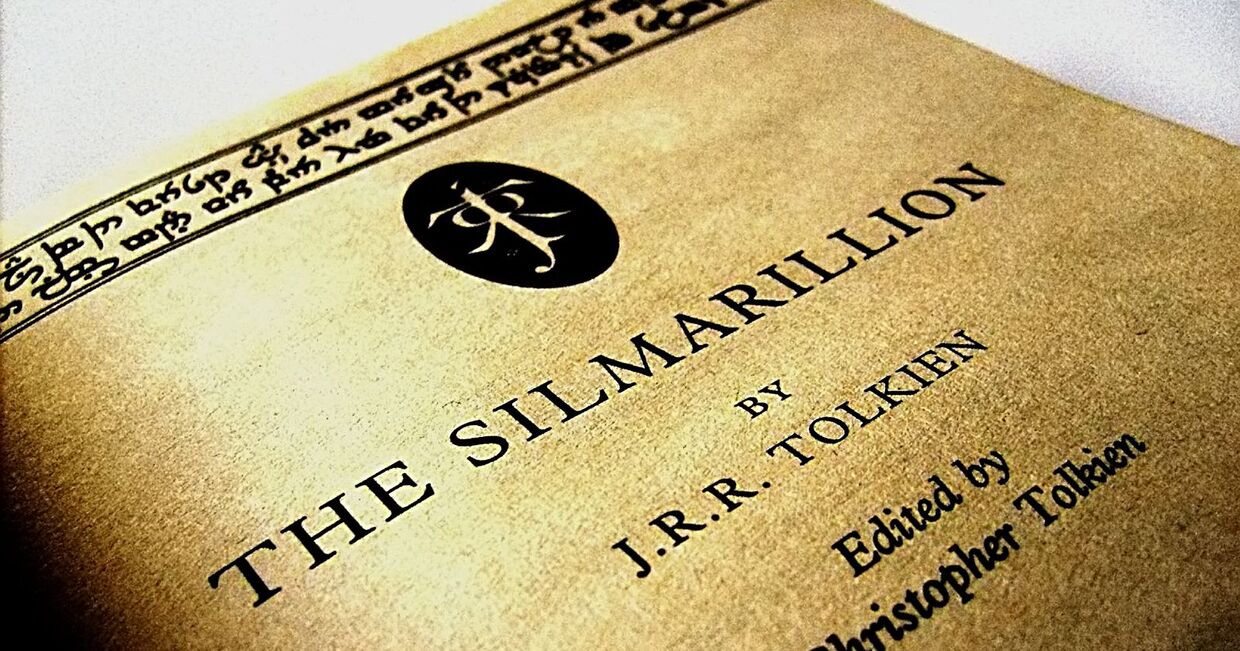 Книга английского писателя Дж. Р. Р. Толкина «Сильмариллион»