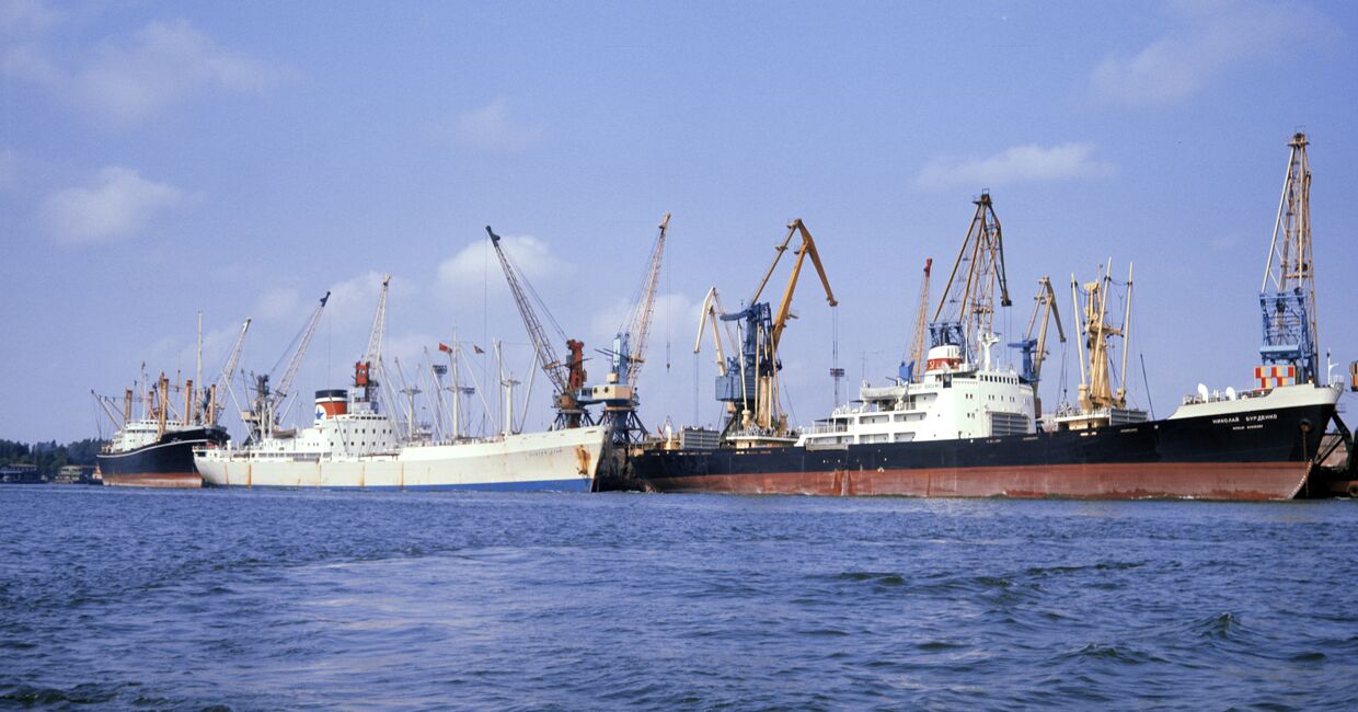 Корабли в Херсонском морском торговом порту