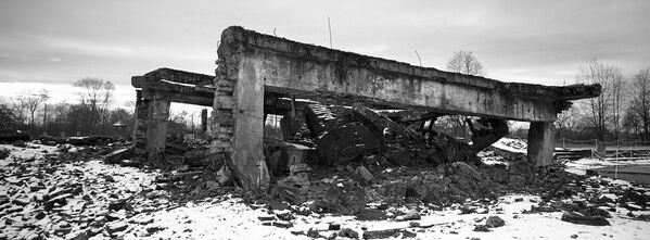 Развалины газовых камер и крематория в Освенциме, Польша