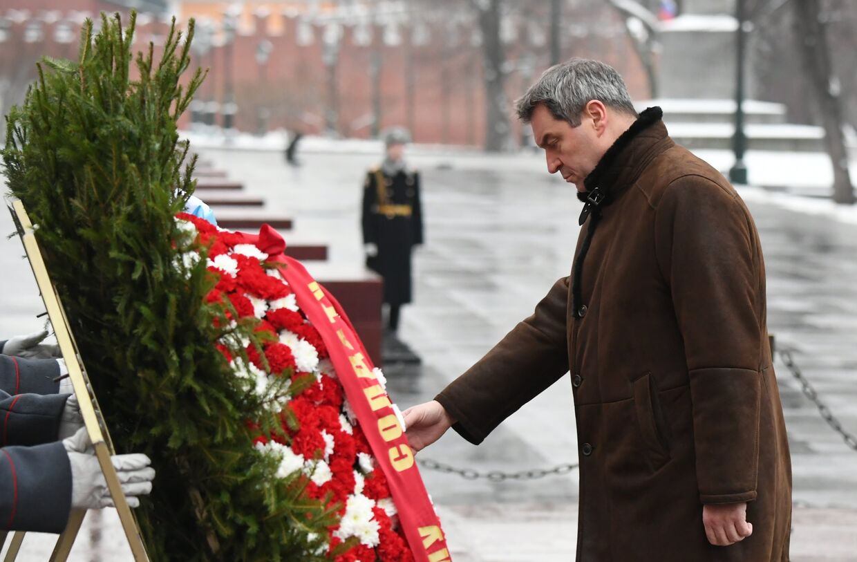 Премьер-министр Баварии М. Зедер возложил цветы к Могиле Неизвестного Солдата