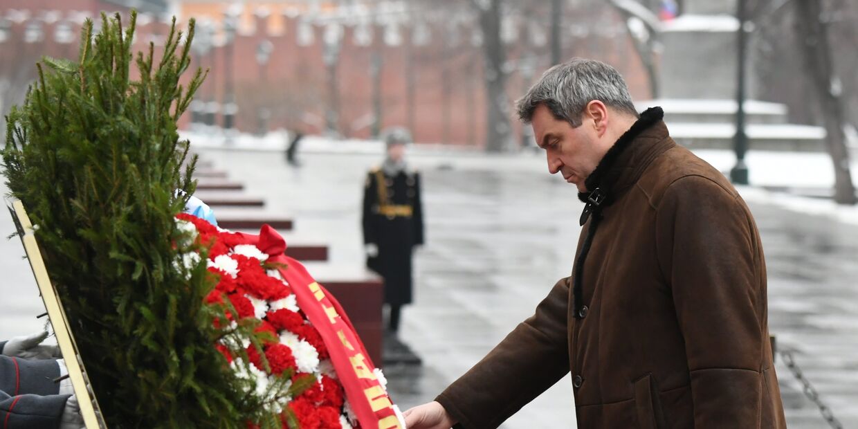 Премьер-министр Баварии М. Зедер возложил цветы к Могиле Неизвестного Солдата