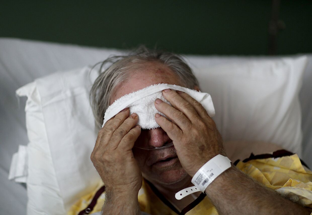 Заболевший гриппом мужчина в больнице города Томастон, штат Джорджия, США