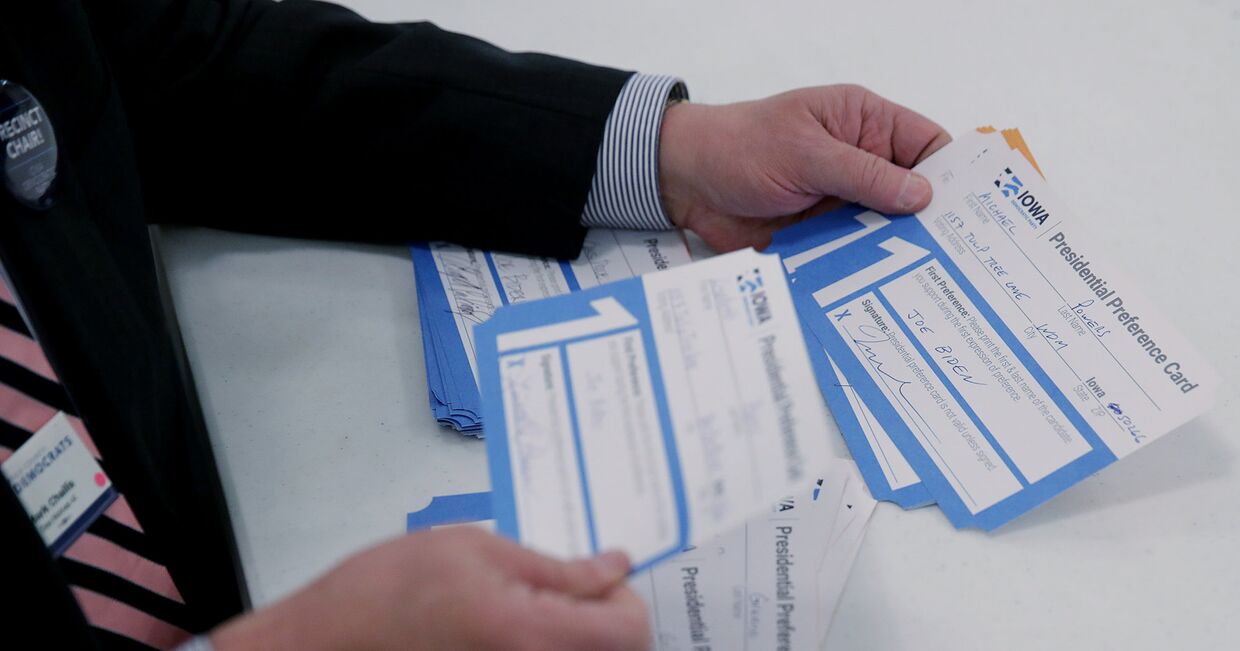 Подсчет голосов демократического собрания в Уэст-Де-Мойне, штат Айова, США