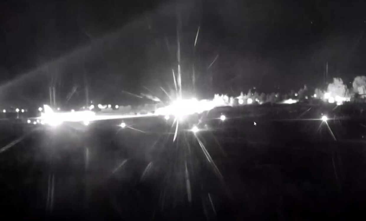 Видео посадки ушедшего из-под обстрела лайнера в Сирии