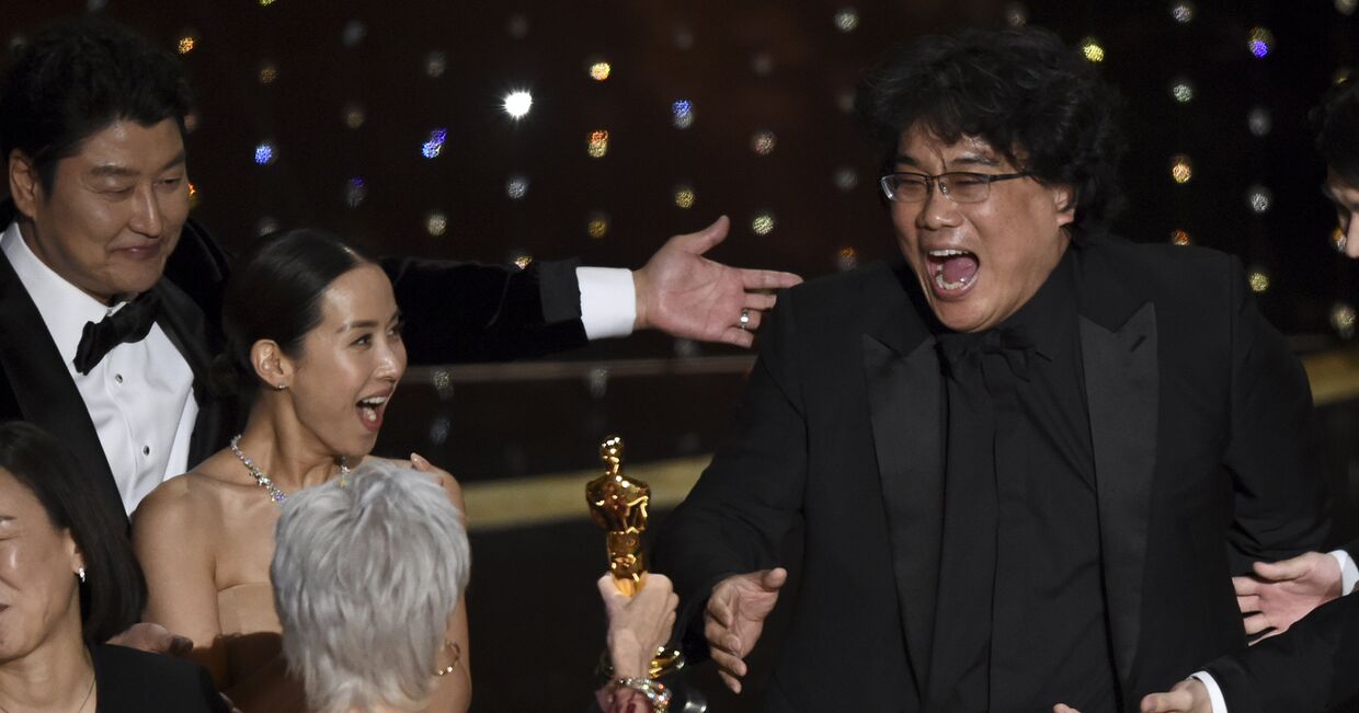 Пон Чжун Хо на церемонии вручения премии Оскар в Лос-Анджелесе