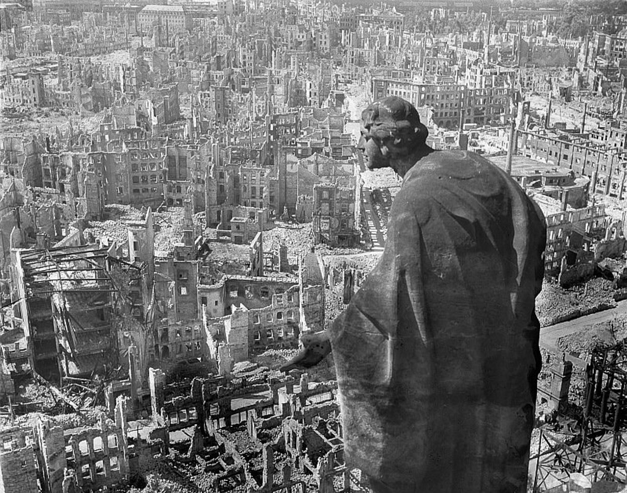 Разрушенный Дрезден, 1945 год