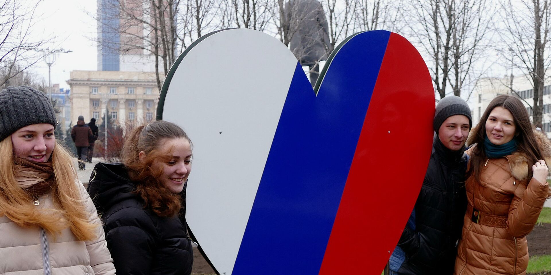 Митинг в Донецке, посвященный годовщине воссоединения Крыма с Россией - ИноСМИ, 1920, 18.10.2022