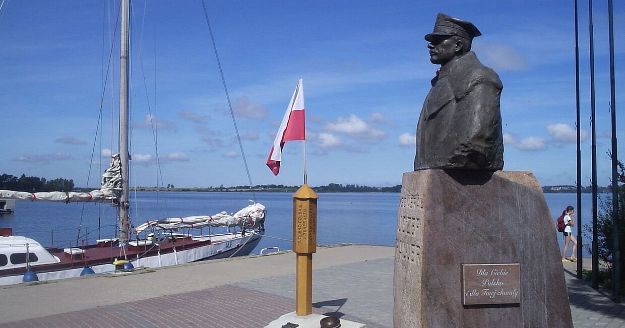 Монумент в память об Обручении Польши с морем. Памятник Юзефу Халлеру