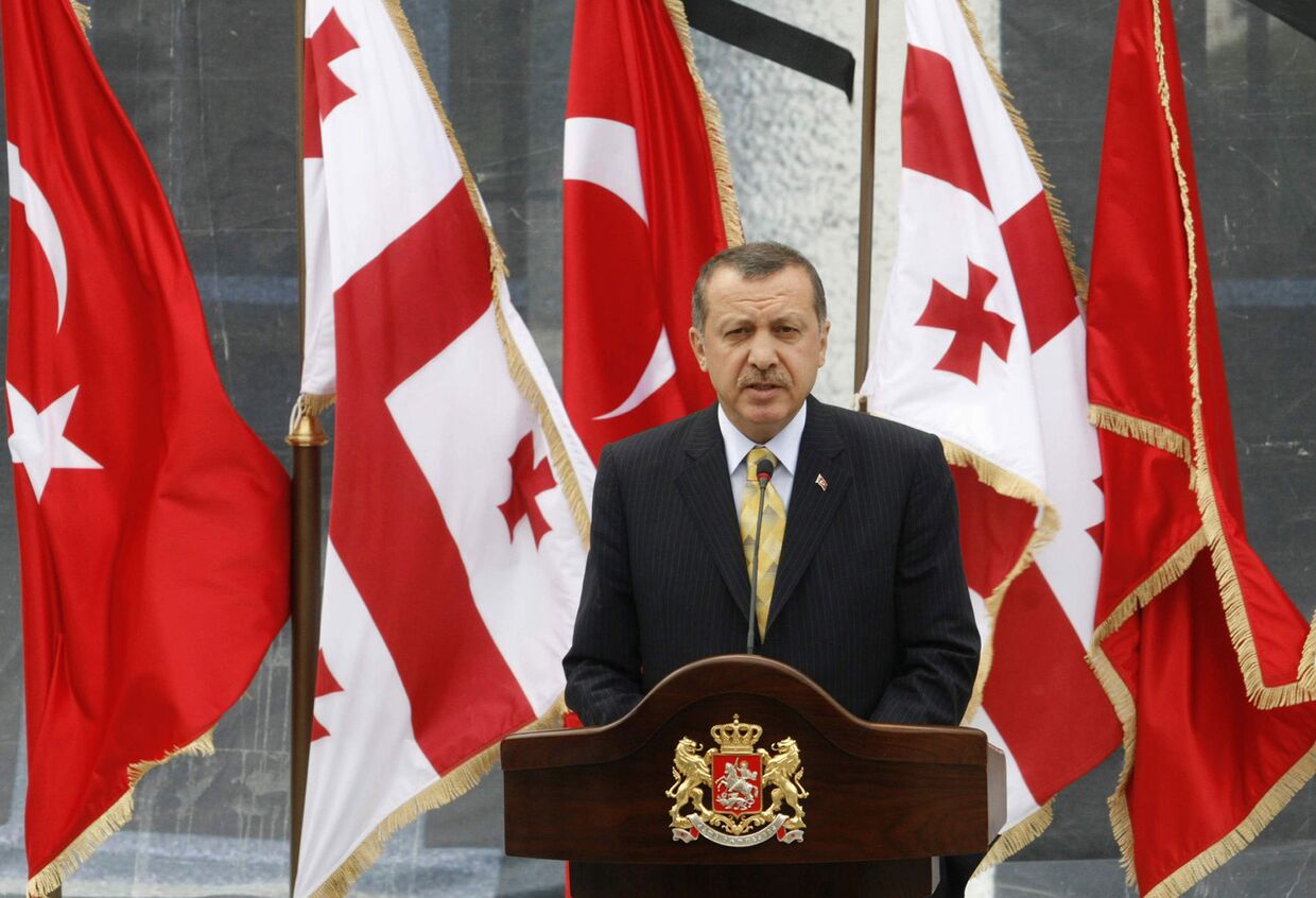 Реджеп Тайип Эрдоган выступает на пресс-конференции в Тбилиси, 2008 год