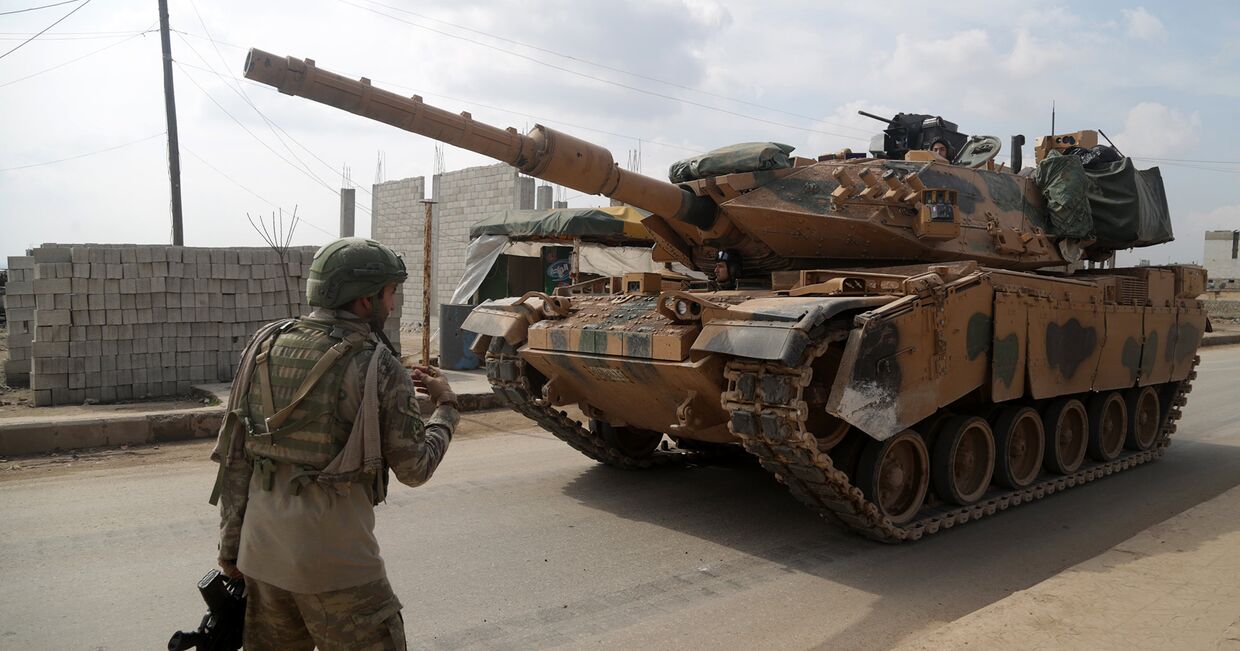 Турецкий солдат в городе Атареб, Сирия