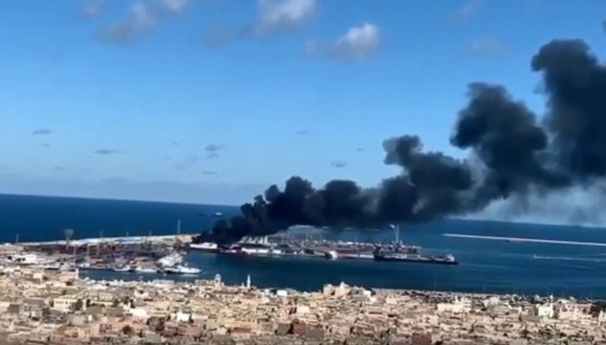 В Триполи взорвали турецкий военный корабль