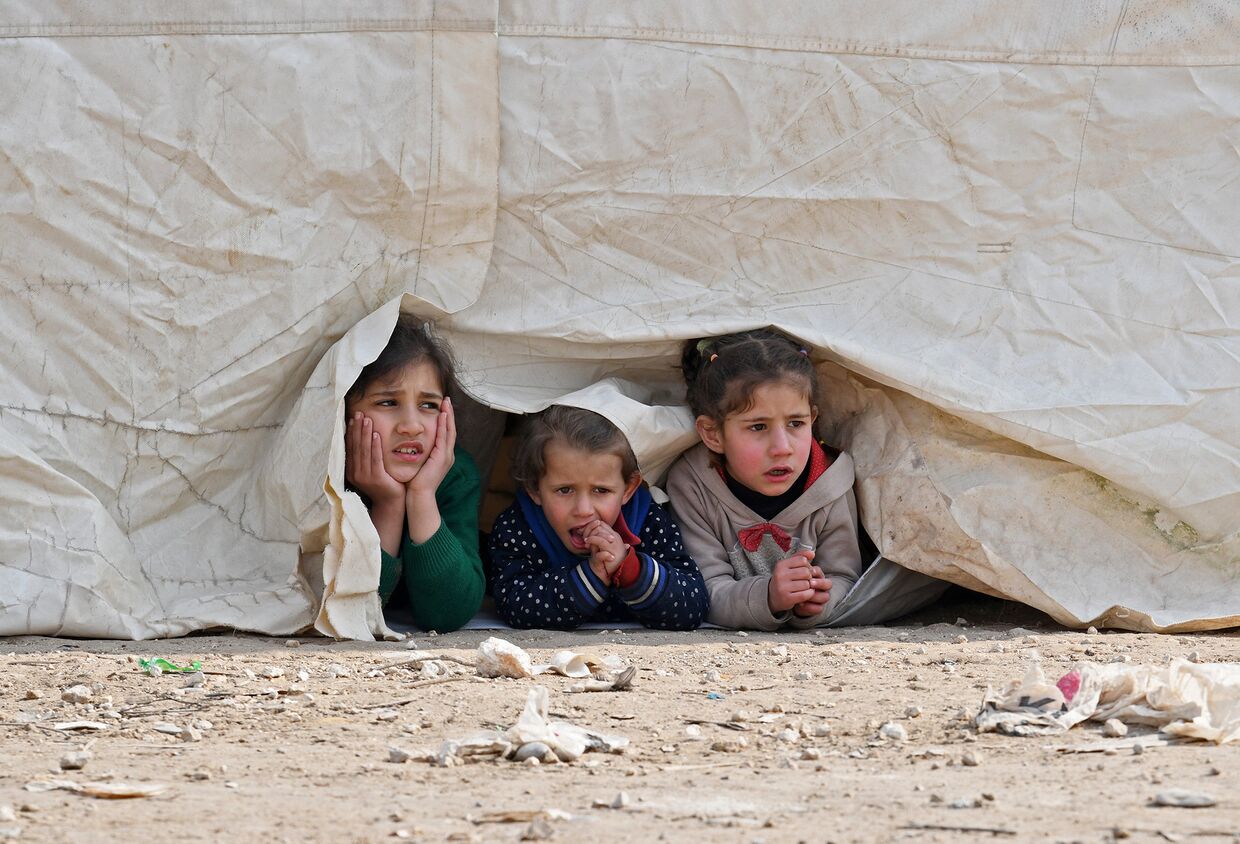 Сирийские дети в лагере Дейр-эль-Баллют у границы с Турцией