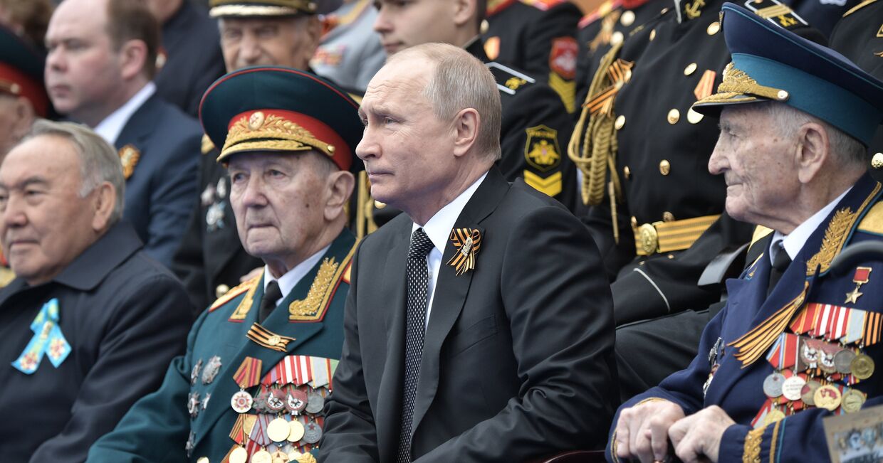 Президент РФ В. Путин на военном параде в честь 74-й годовщины Победы в ВОВ