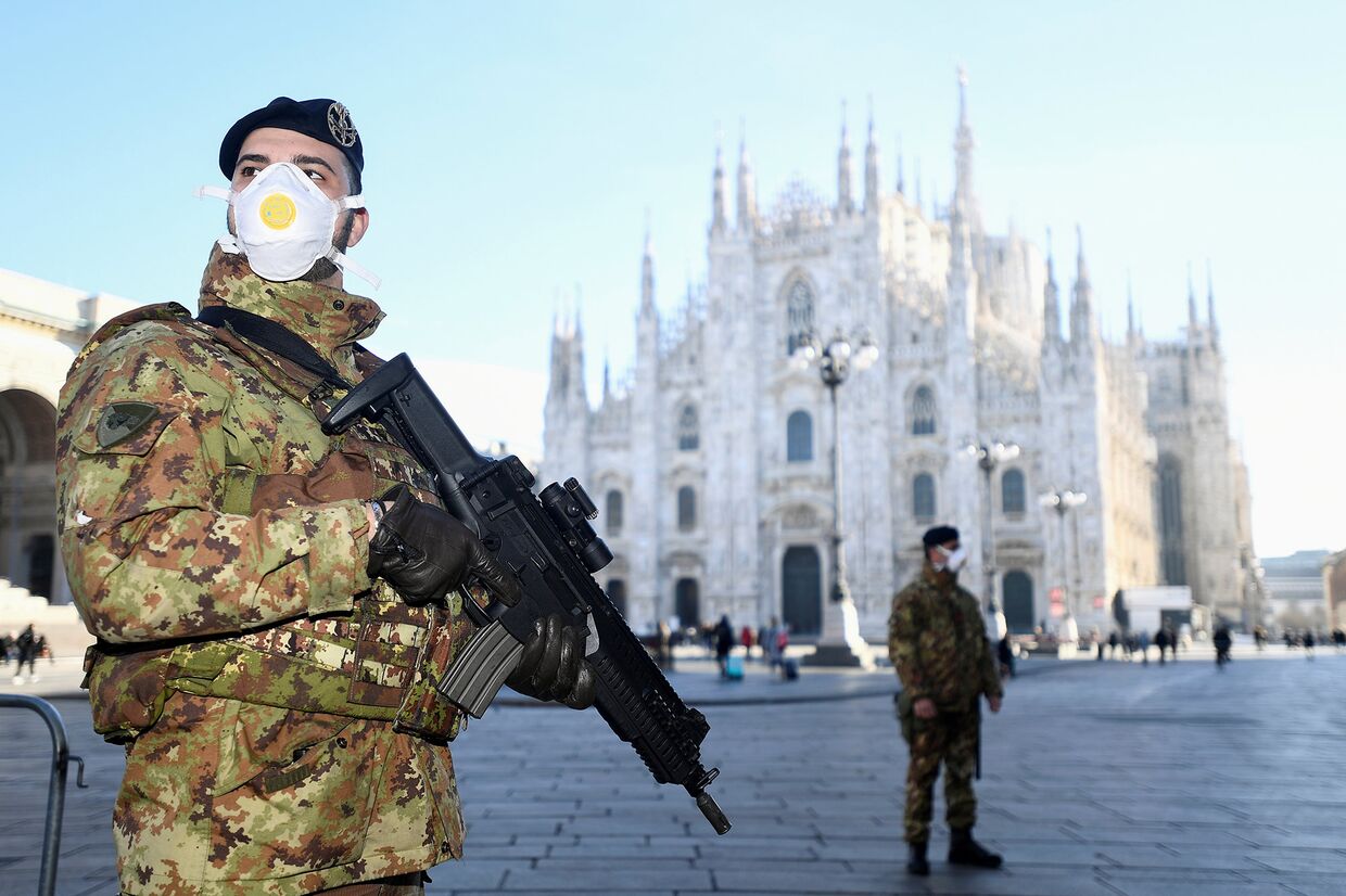 Военные в Милане, Италия