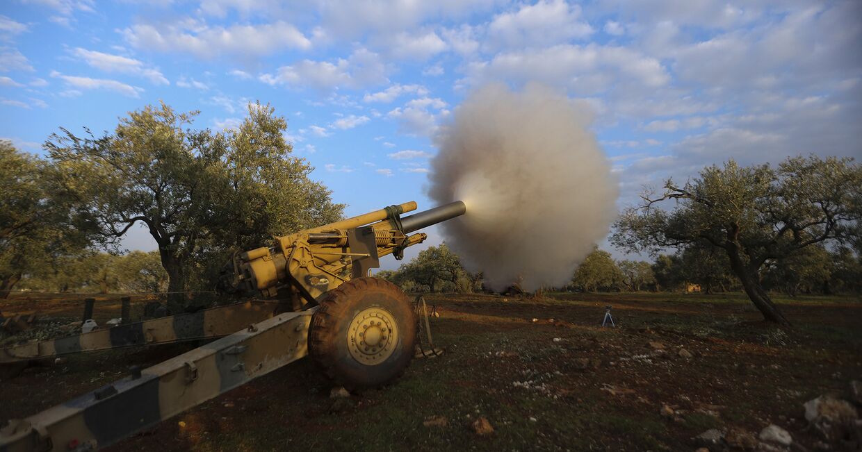 Поддерживаемые Турцией сирийские боевики ведут бои вблизи деревни Нейраб