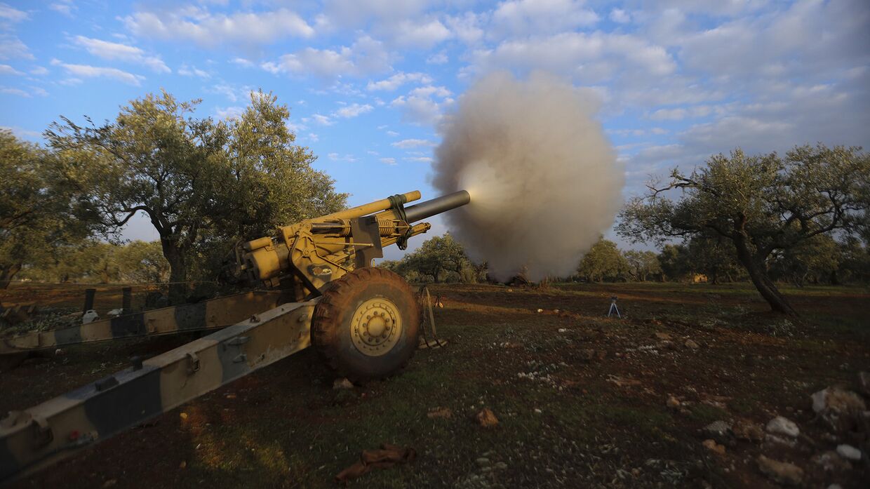 Поддерживаемые Турцией сирийские боевики ведут бои вблизи деревни Нейраб