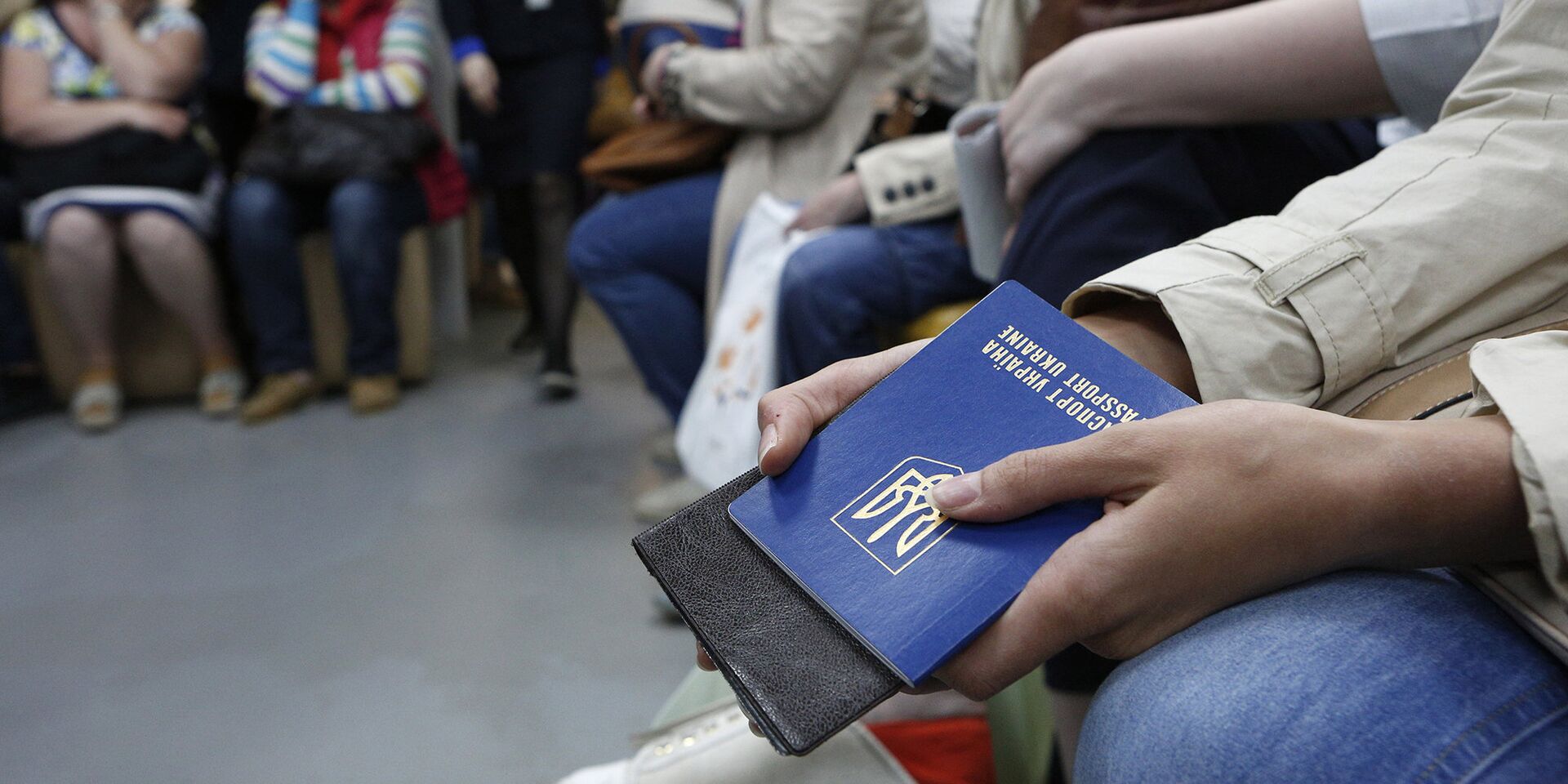 Украинцы ожидают докумены в паспортной службе в Киеве - ИноСМИ, 1920, 17.02.2022