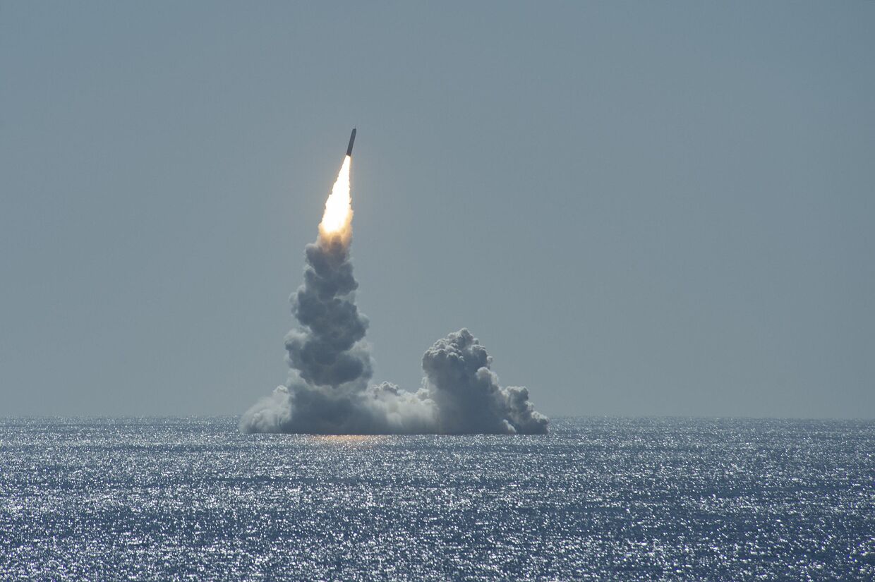Ракета Trident II, запущенная с подводной лодки USS Maine у побережья Сан-Диего, штат Калифорния