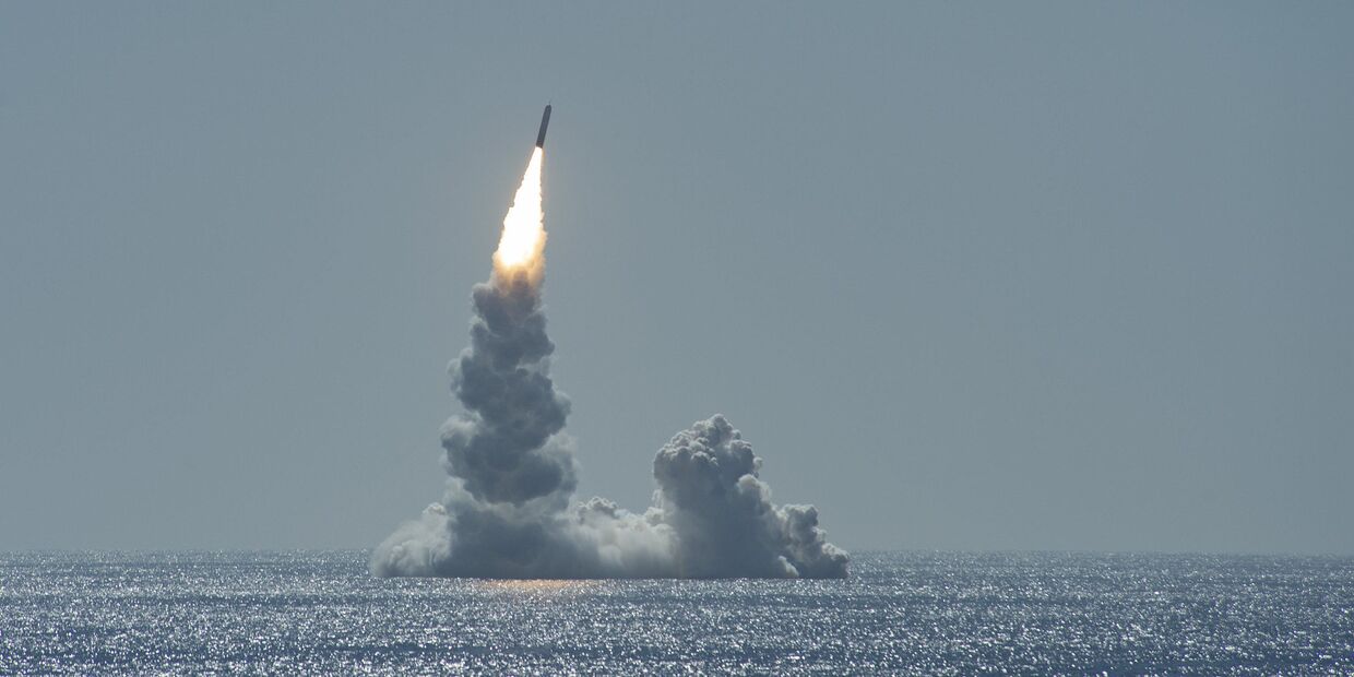 Ракета Trident II, запущенная с подводной лодки USS Maine у побережья Сан-Диего, штат Калифорния