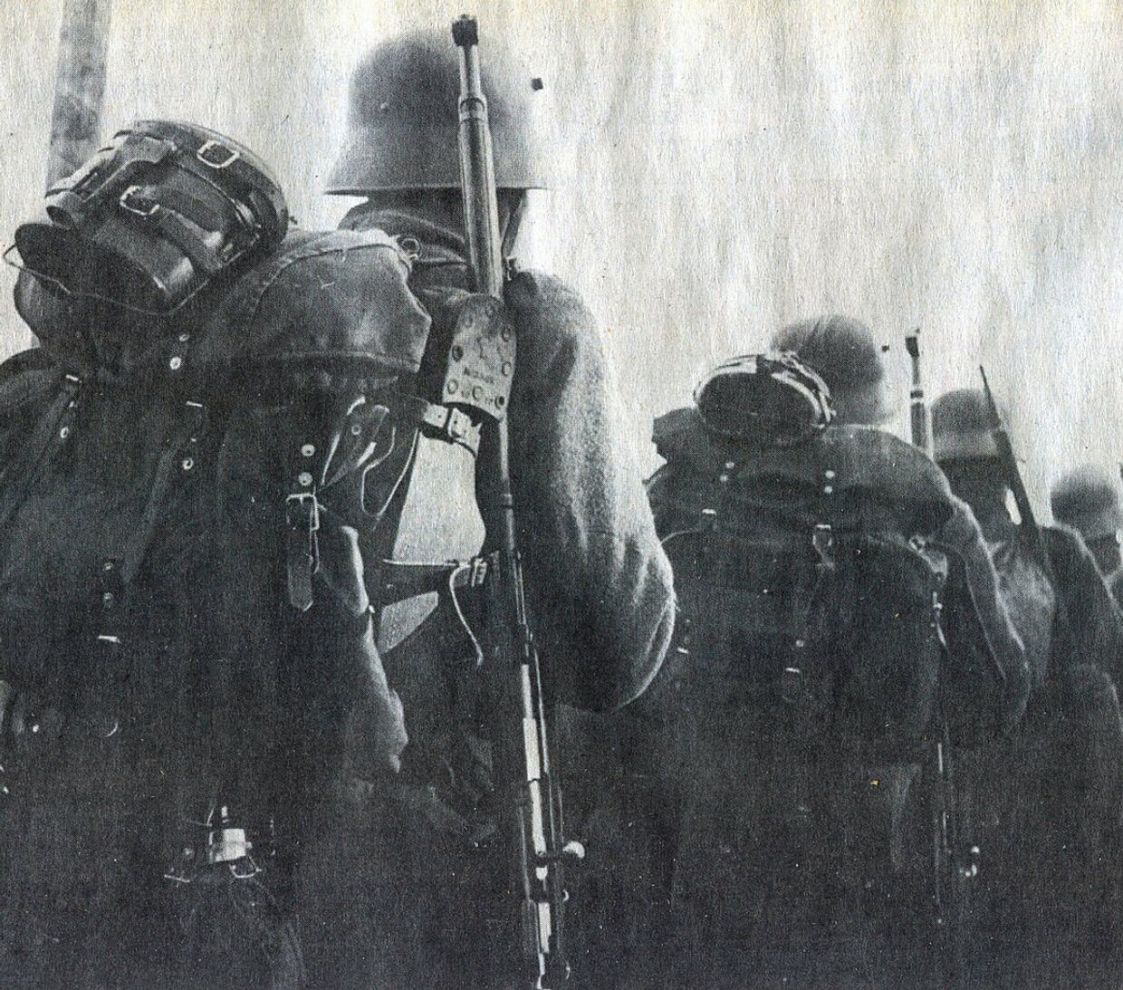 Финские солдаты маршируют во время Зимней войны