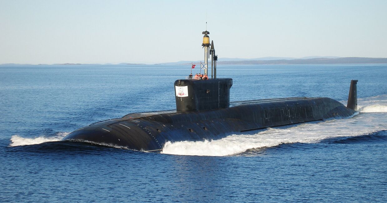 Атомная подводная лодка Юрий Долгорукий во время ходовых испытаний