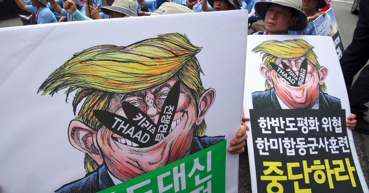 Акции протеста во время антиамериканского митинга у военной базы США в Сеуле