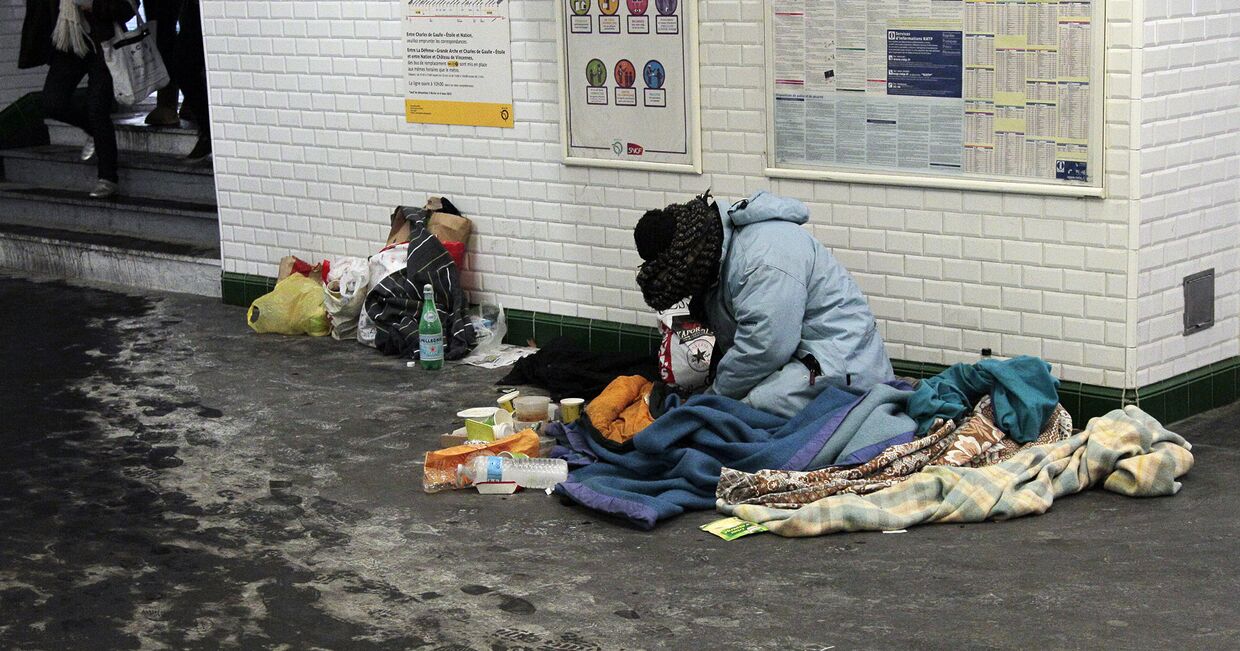 Бездомный в парижском метро