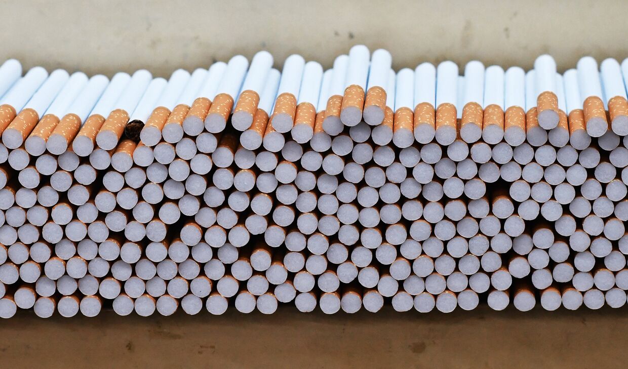 Цех производства сигарет табачной фабрики