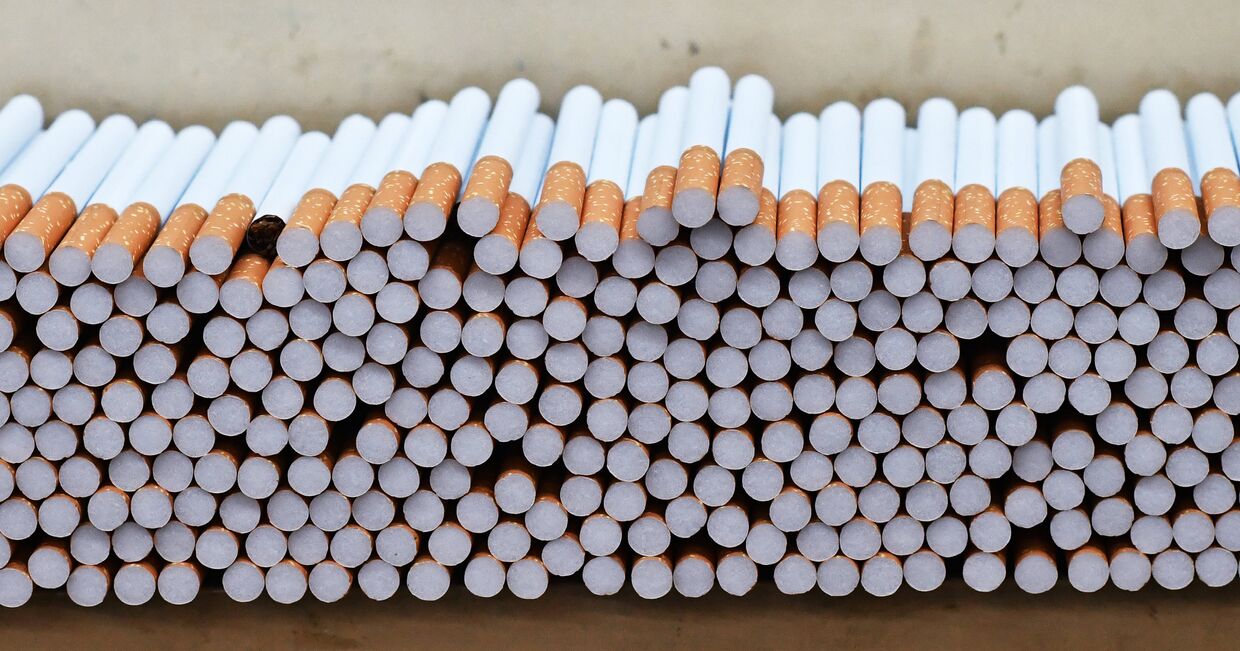 Цех производства сигарет табачной фабрики