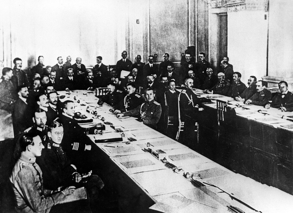 Заседание мирной конференции в Брест-Литовске, 1918г.