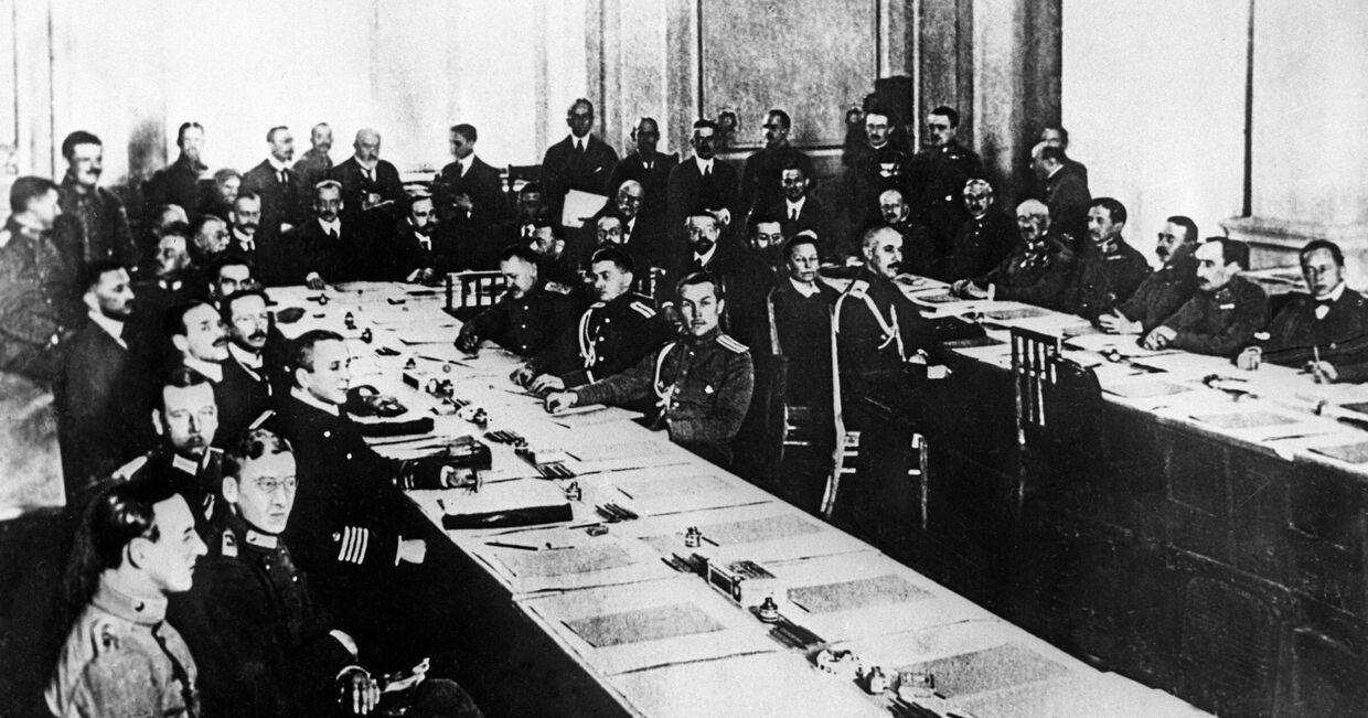 Заседание мирной конференции в Брест-Литовске, 1918г.