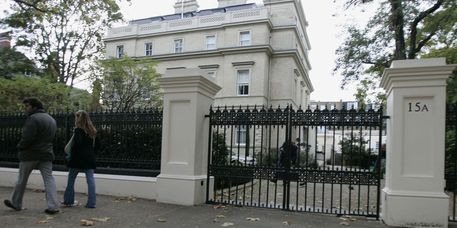 Один из особняков на так называемой «улице миллиардеров» в Кенсингтон-Палас-Гарденс, Лондон - ИноСМИ, 1920, 22.05.2025