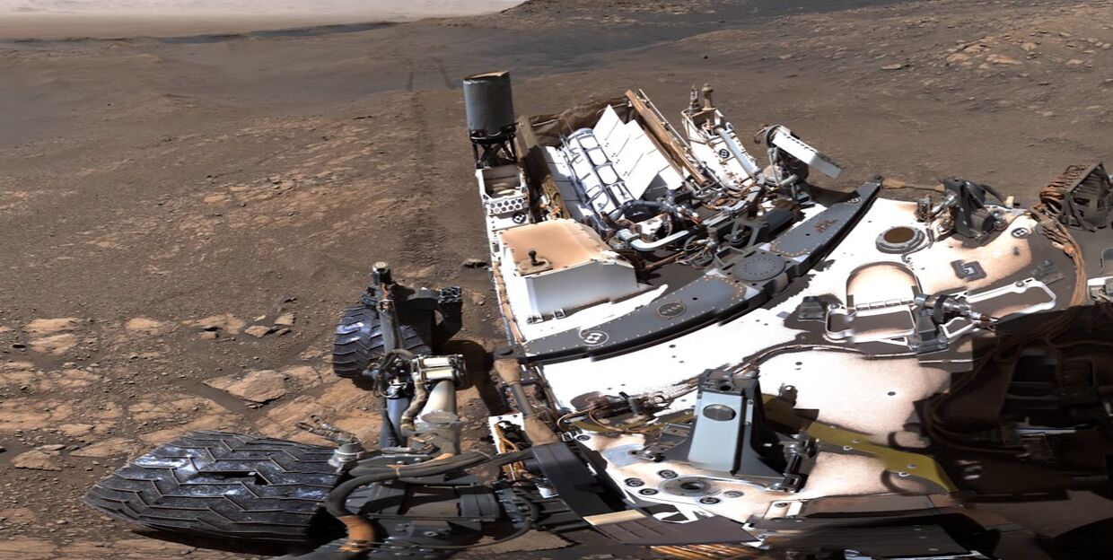Curiosity Mars Rover Snaps 1.8 Billion-Pixel Panorama (narrated video)