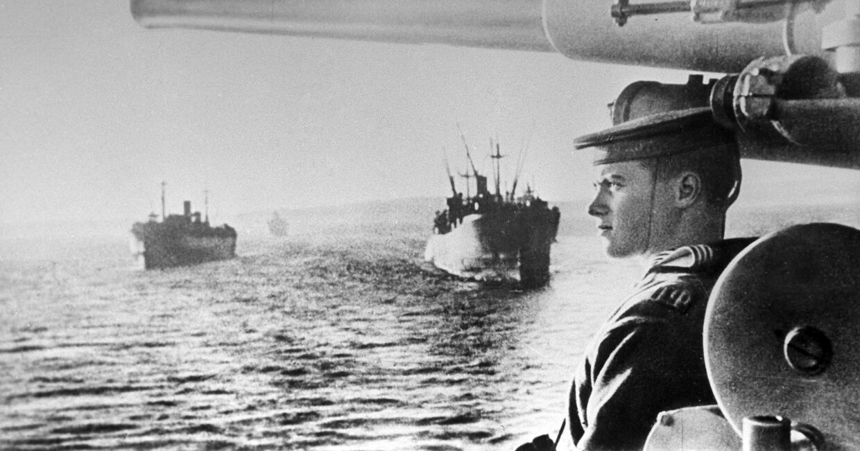 Советские транспортные суда на пути к Южному Сахалину, 1945 год