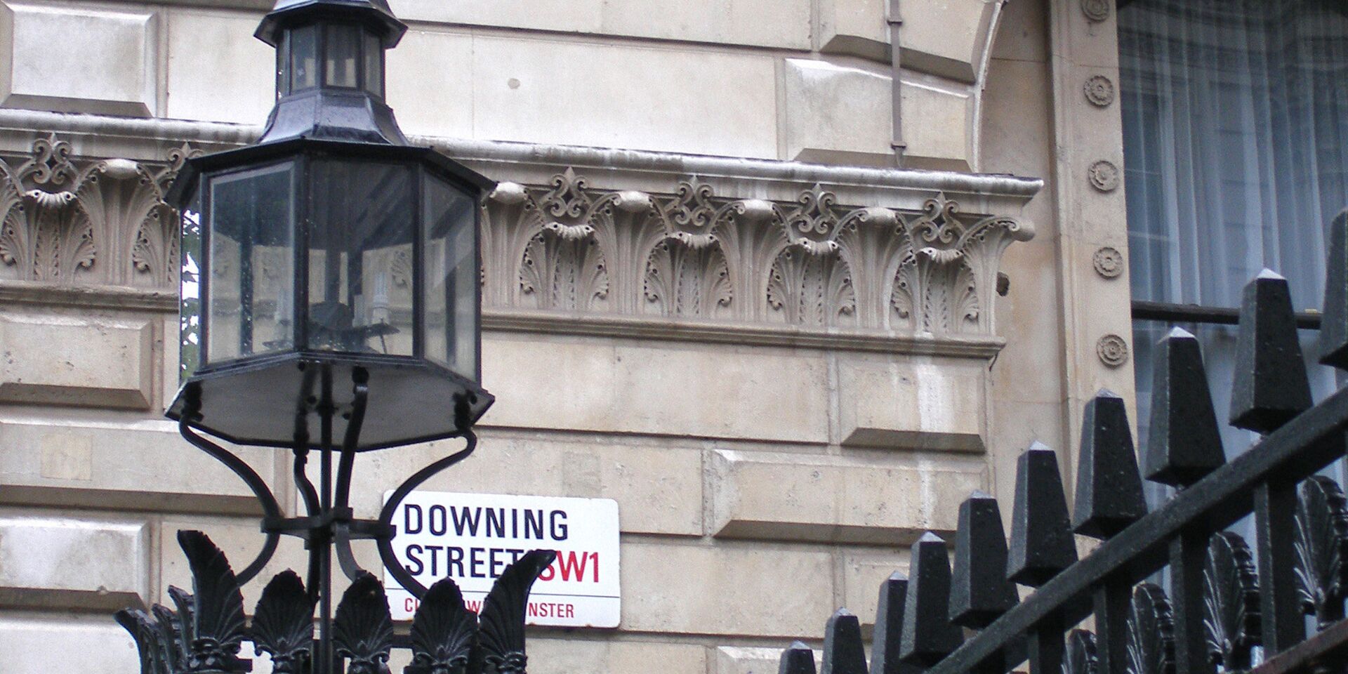 У официальной резиденции британских премьер-министров на Даунинг-стрит, 10. - ИноСМИ, 1920, 23.10.2022
